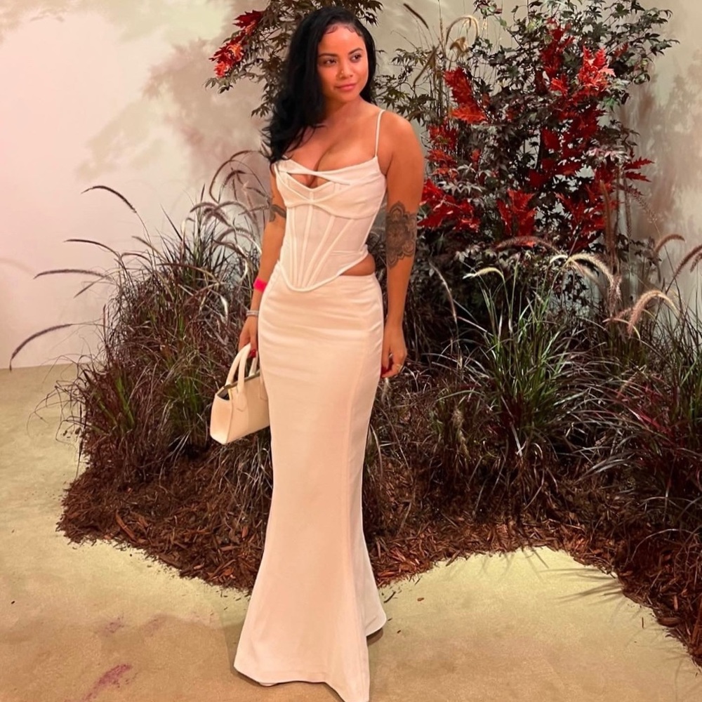 White Long dress, the details are so beautiful little to no stretch.